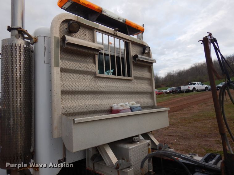 image for item IT9260 2006 Peterbilt 379  semi truck