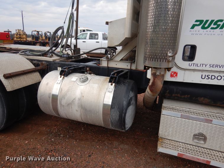 image for item IT9260 2006 Peterbilt 379  semi truck