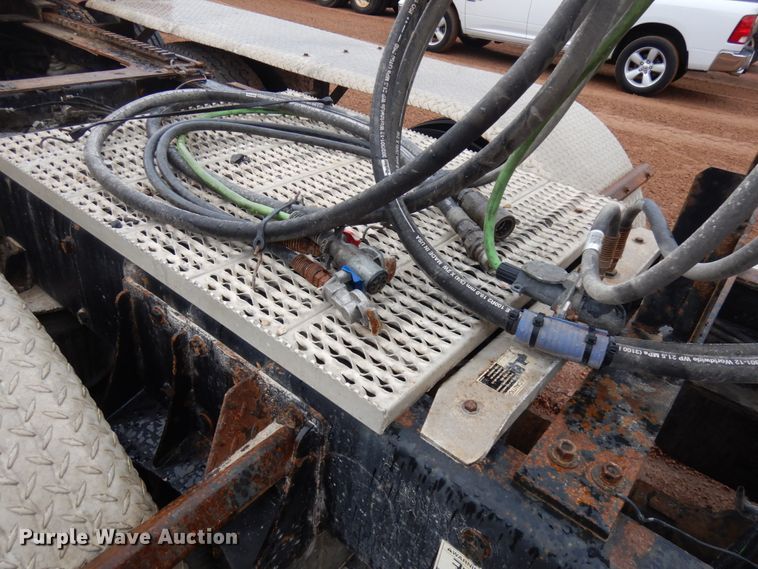 image for item IT9260 2006 Peterbilt 379  semi truck