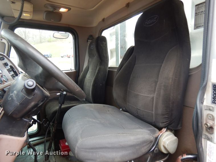 image for item IT9260 2006 Peterbilt 379  semi truck