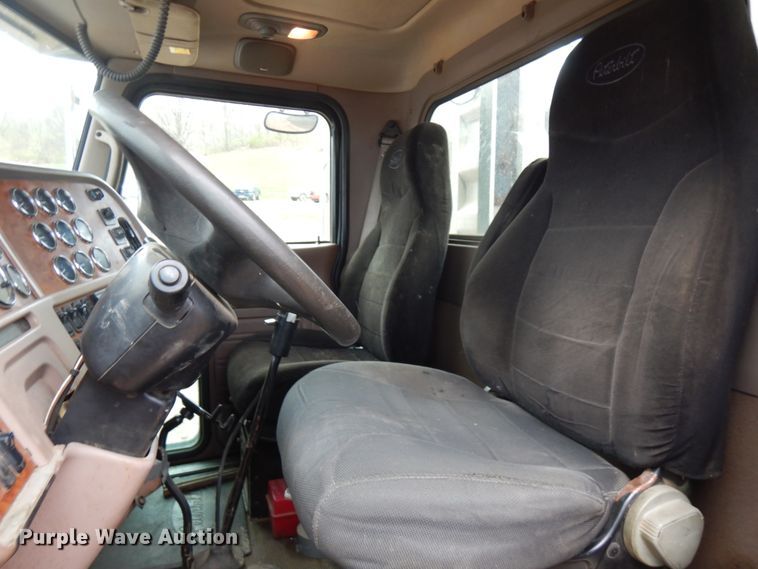 image for item IT9260 2006 Peterbilt 379  semi truck