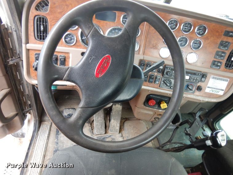 image for item IT9260 2006 Peterbilt 379  semi truck