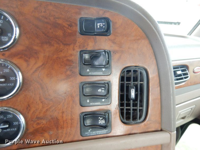 image for item IT9260 2006 Peterbilt 379  semi truck