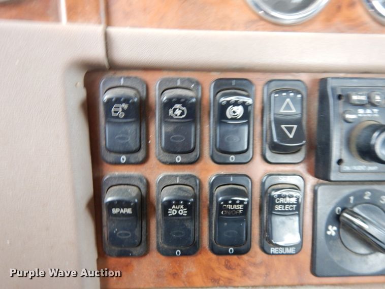 image for item IT9260 2006 Peterbilt 379  semi truck