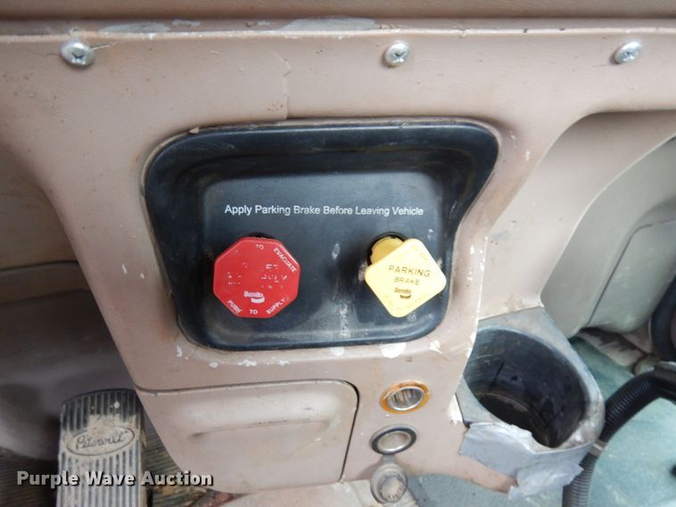 image for item IT9260 2006 Peterbilt 379  semi truck