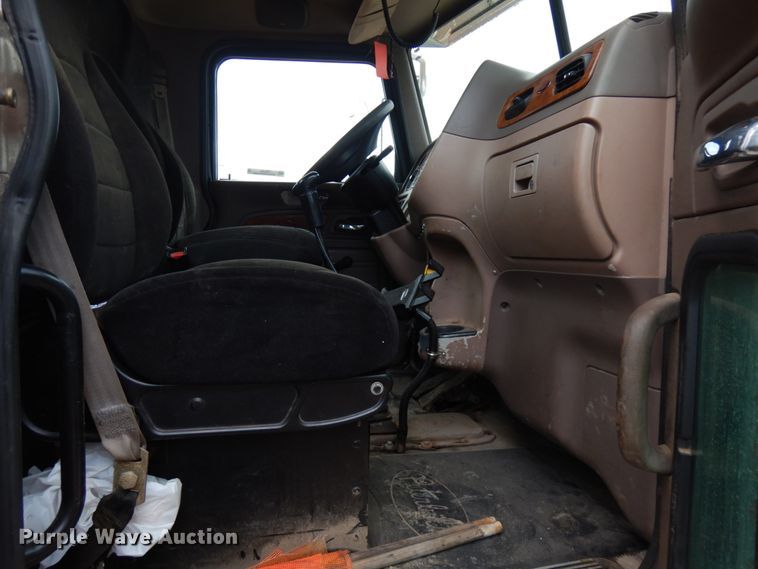 image for item IT9260 2006 Peterbilt 379  semi truck