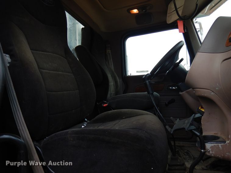 image for item IT9260 2006 Peterbilt 379  semi truck