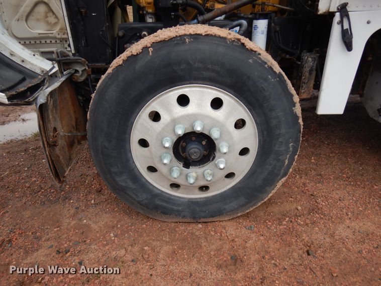 image for item IT9260 2006 Peterbilt 379  semi truck