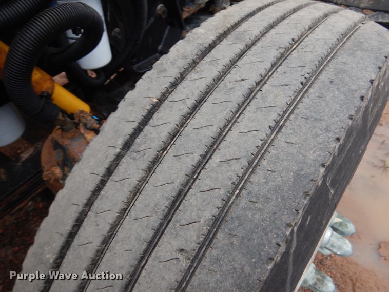 image for item IT9260 2006 Peterbilt 379  semi truck