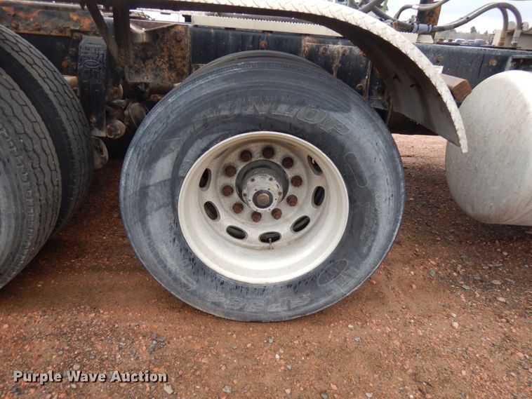 image for item IT9260 2006 Peterbilt 379  semi truck