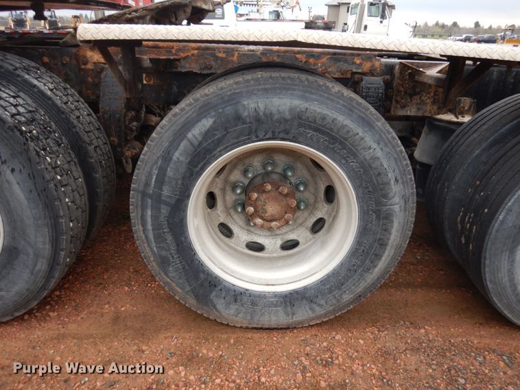 image for item IT9260 2006 Peterbilt 379  semi truck