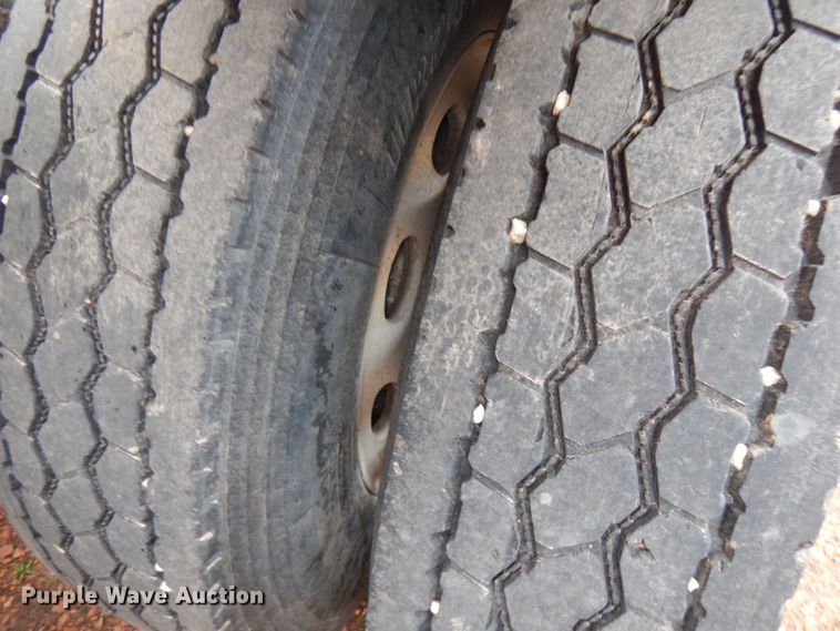 image for item IT9260 2006 Peterbilt 379  semi truck