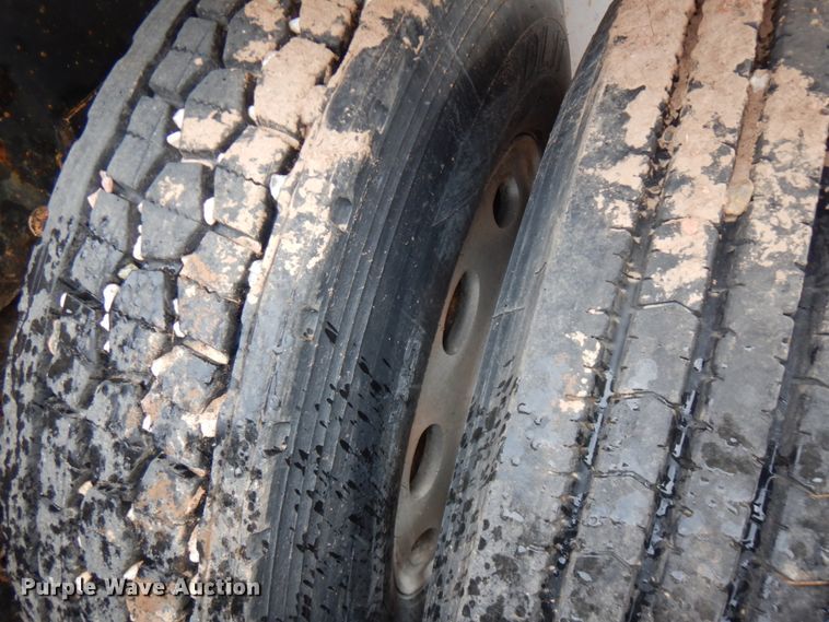 image for item IT9260 2006 Peterbilt 379  semi truck