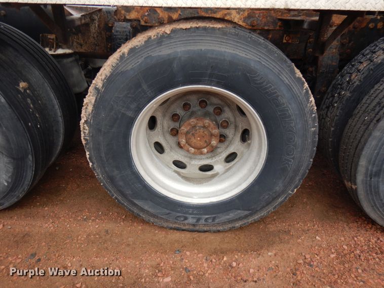 image for item IT9260 2006 Peterbilt 379  semi truck