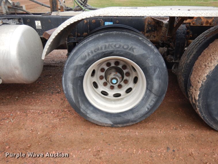 image for item IT9260 2006 Peterbilt 379  semi truck