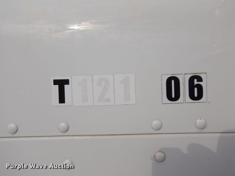 image for item IT9260 2006 Peterbilt 379  semi truck