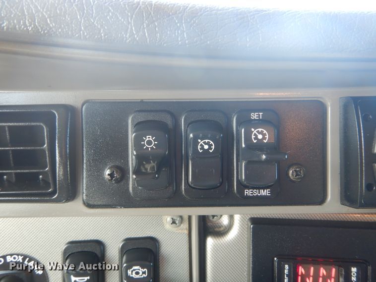 image for item IY9617 2013 Kenworth T270  box truck