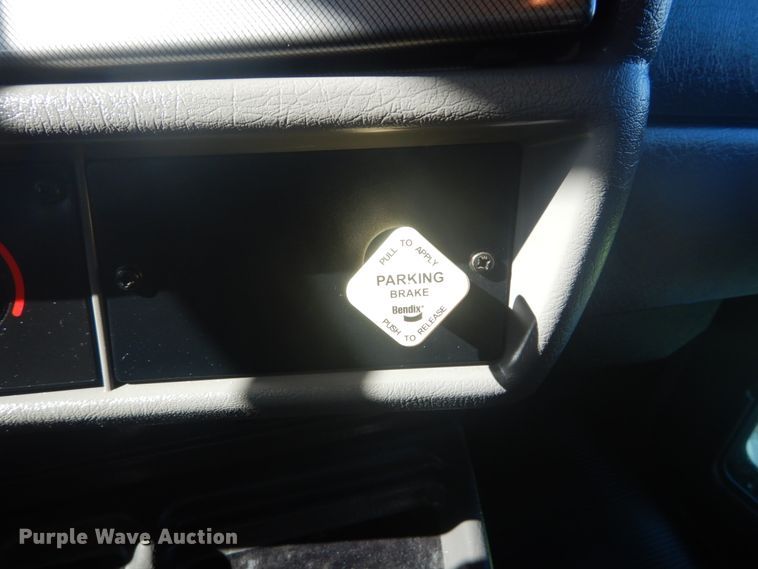 image for item IY9617 2013 Kenworth T270  box truck