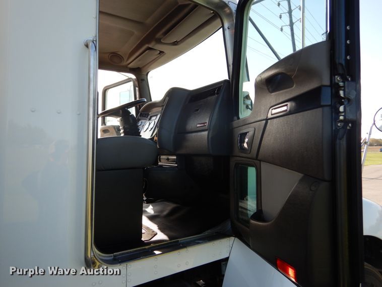 image for item IY9617 2013 Kenworth T270  box truck