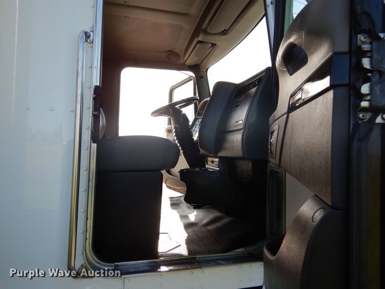 image for item IY9617 2013 Kenworth T270  box truck