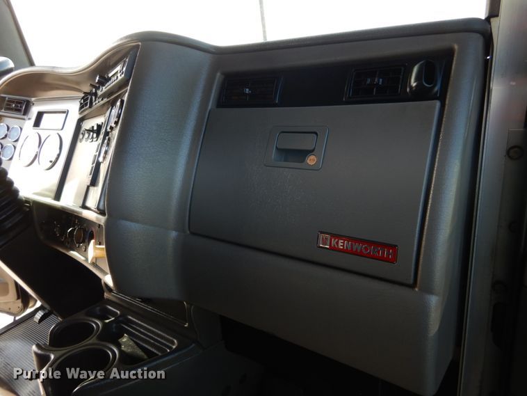 image for item IY9617 2013 Kenworth T270  box truck