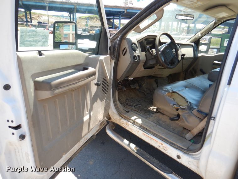 image for item DA5290 2008 Ford F550 XL  bucket truck