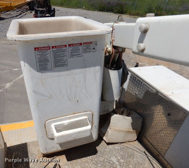 image for item DA5290 2008 Ford F550 XL  bucket truck