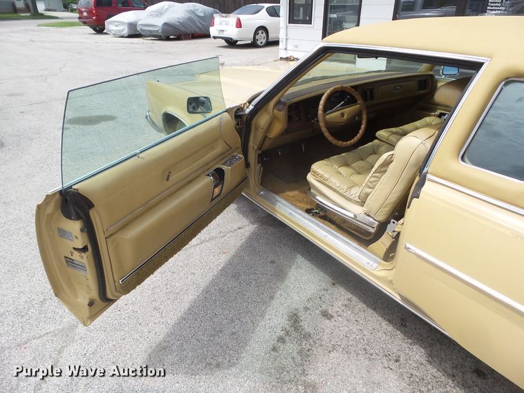 image for item DA7116 1976 Chrysler New Yorker