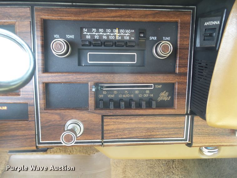 image for item DA7116 1976 Chrysler New Yorker