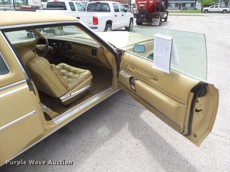 image for item DA7116 1976 Chrysler New Yorker