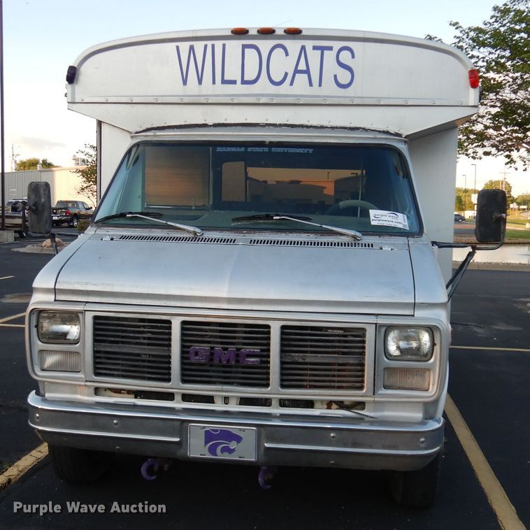 image for item DH8768 1985 Chevrolet G30  RV