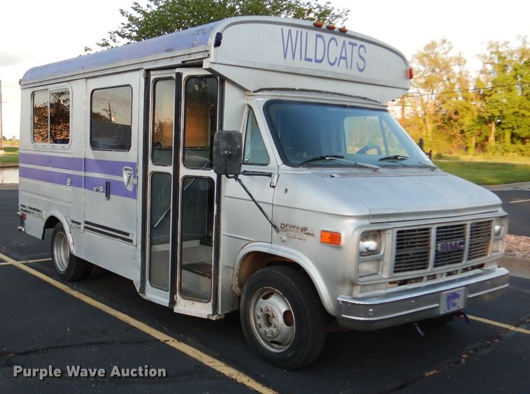 image for item DH8768 1985 Chevrolet G30  RV