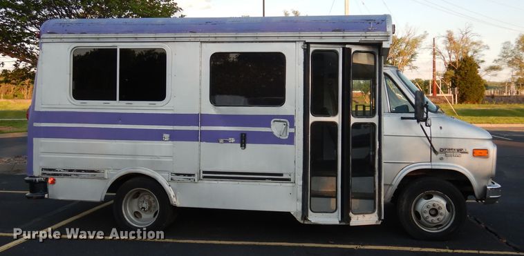 image for item DH8768 1985 Chevrolet G30  RV