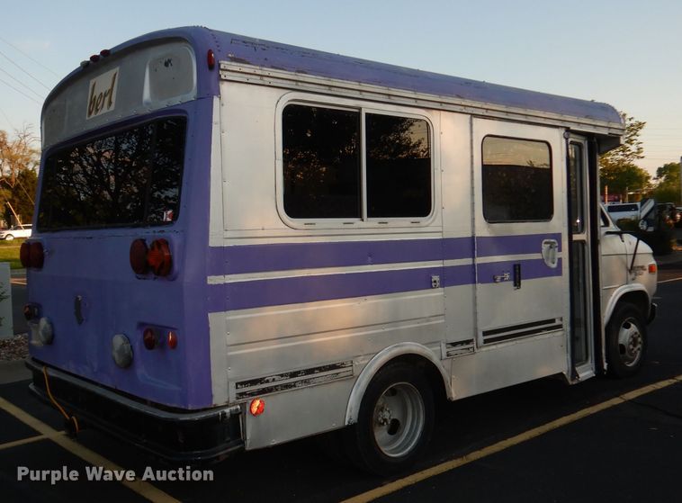 image for item DH8768 1985 Chevrolet G30  RV