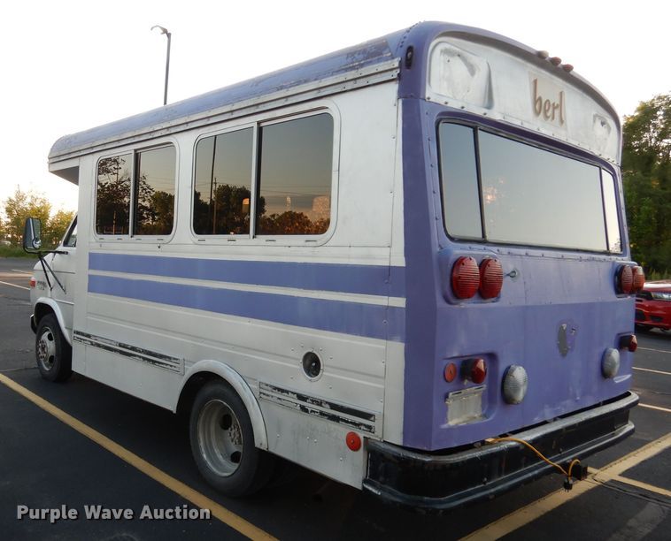 image for item DH8768 1985 Chevrolet G30  RV