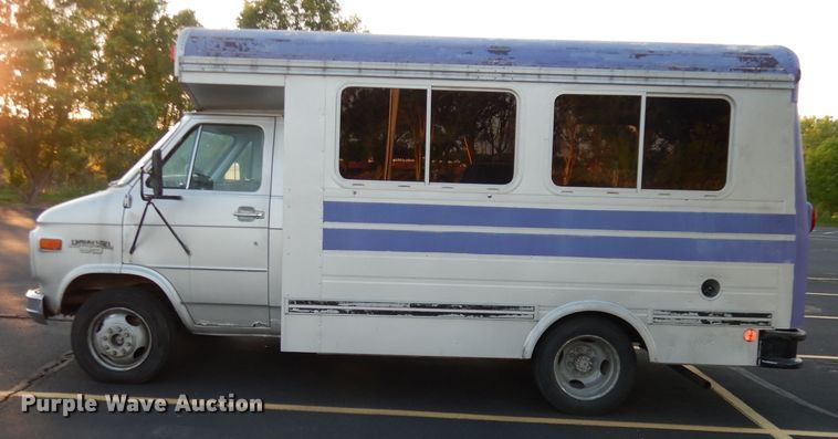 image for item DH8768 1985 Chevrolet G30  RV