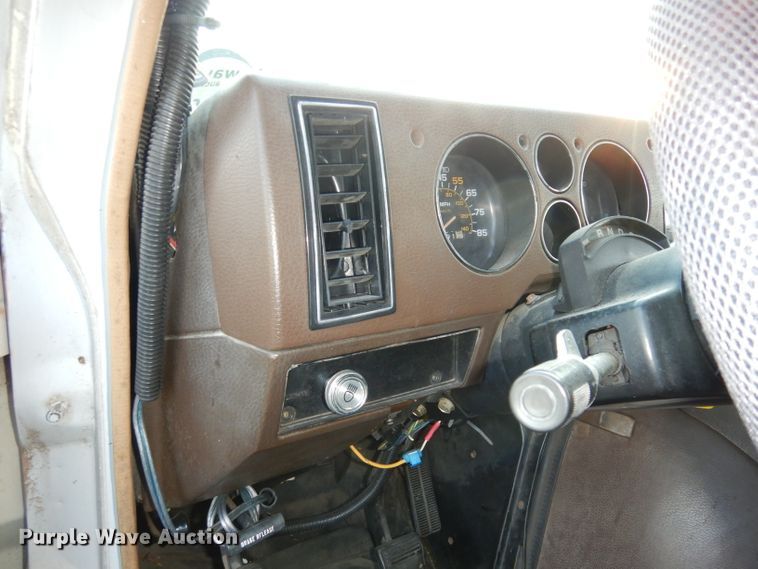 image for item DH8768 1985 Chevrolet G30  RV