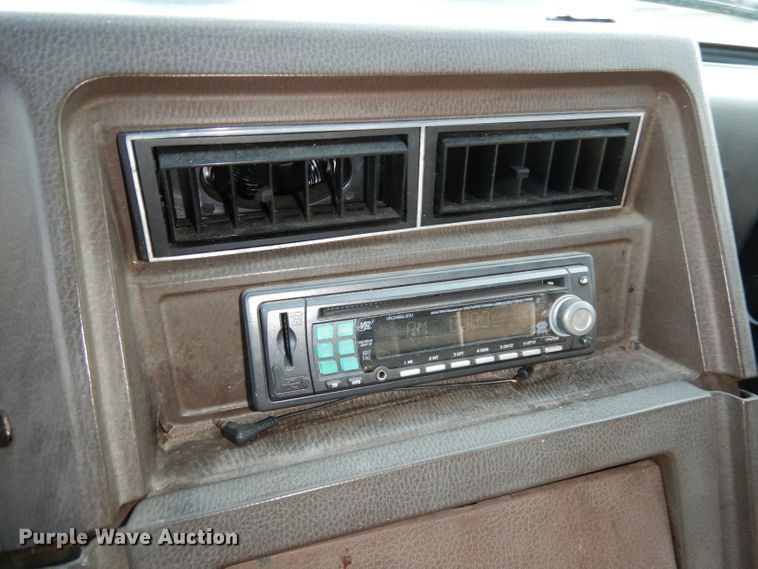 image for item DH8768 1985 Chevrolet G30  RV