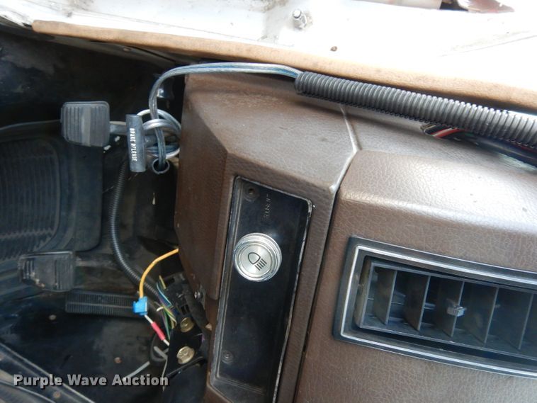 image for item DH8768 1985 Chevrolet G30  RV