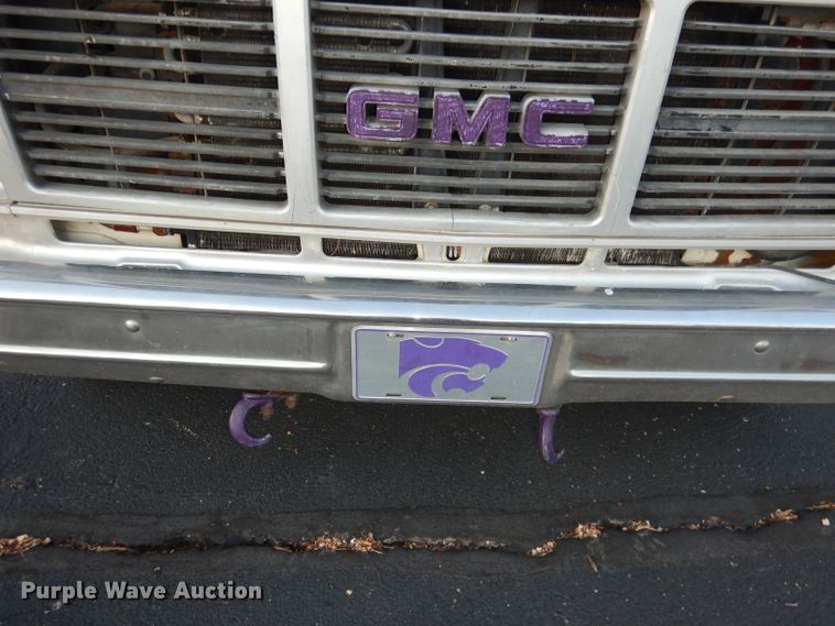 image for item DH8768 1985 Chevrolet G30  RV