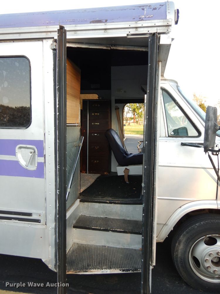 image for item DH8768 1985 Chevrolet G30  RV