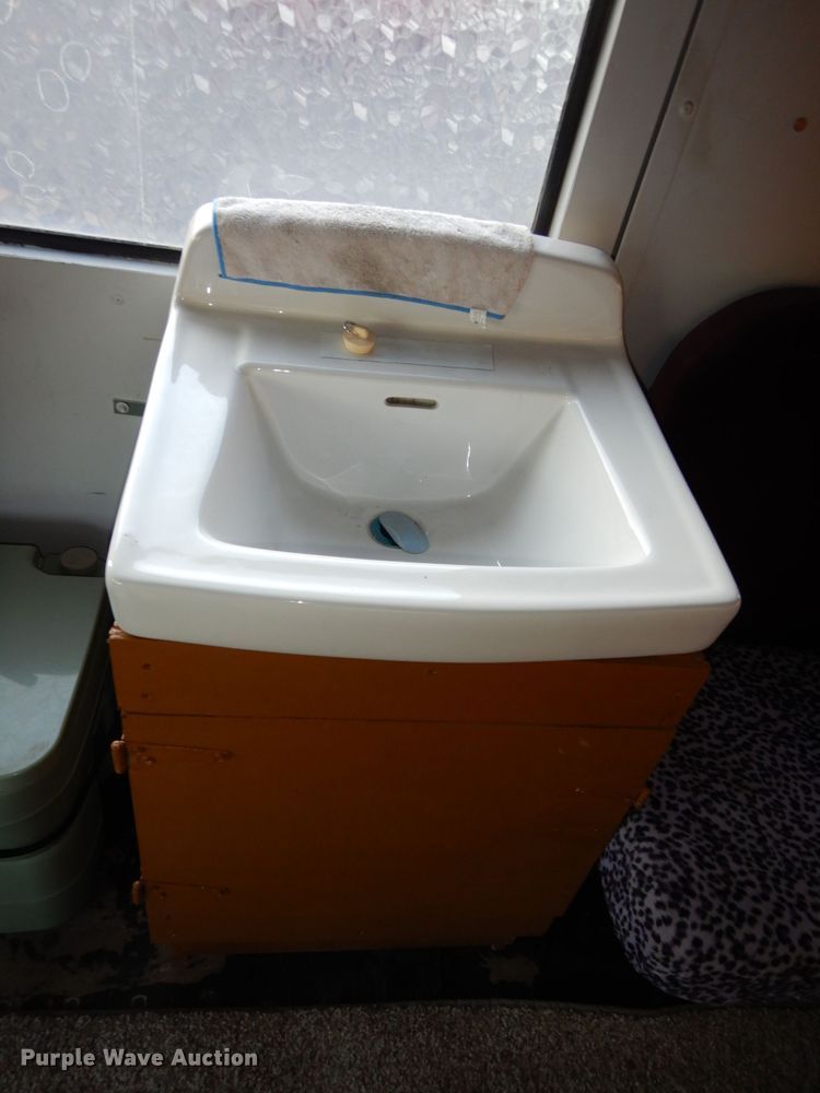 image for item DH8768 1985 Chevrolet G30  RV