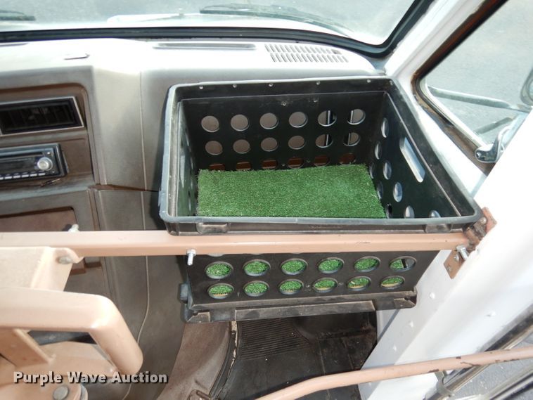 image for item DH8768 1985 Chevrolet G30  RV