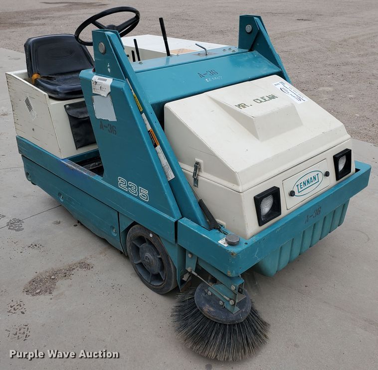 image for item DI4799 Tennant 235  sweeper