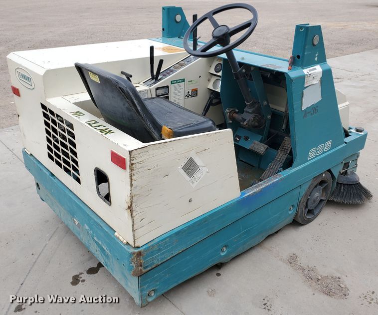 image for item DI4799 Tennant 235  sweeper