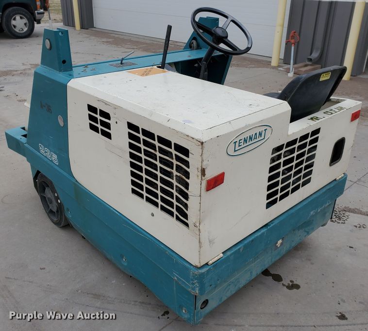 image for item DI4799 Tennant 235  sweeper