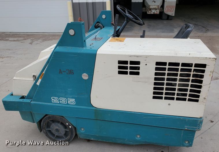 image for item DI4799 Tennant 235  sweeper