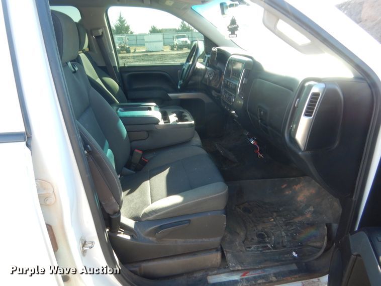 image for item DJ1843 2015 Chevrolet Silverado 1500  Crew Cab pickup truck