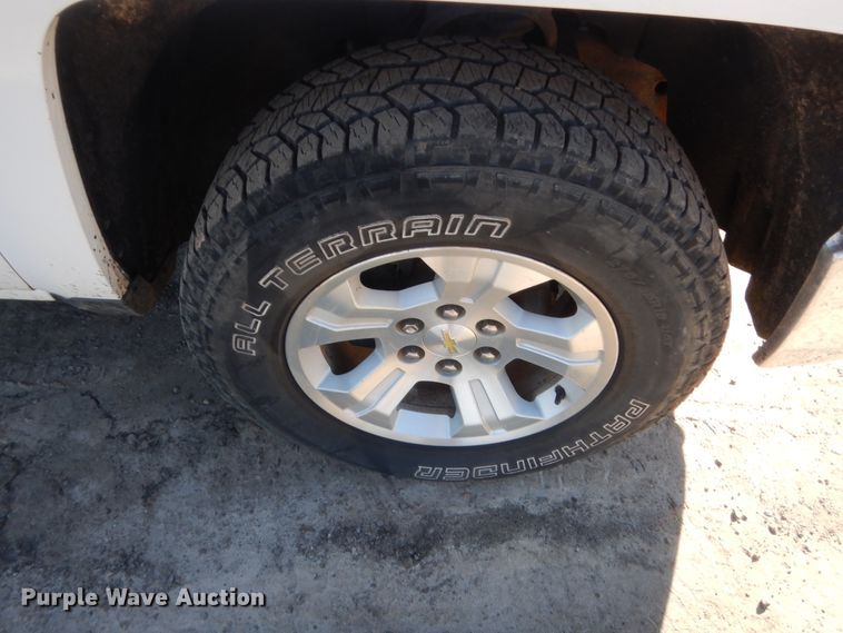 image for item DJ1843 2015 Chevrolet Silverado 1500  Crew Cab pickup truck