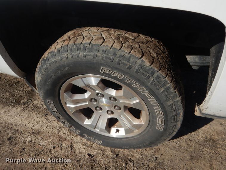 image for item DJ1843 2015 Chevrolet Silverado 1500  Crew Cab pickup truck